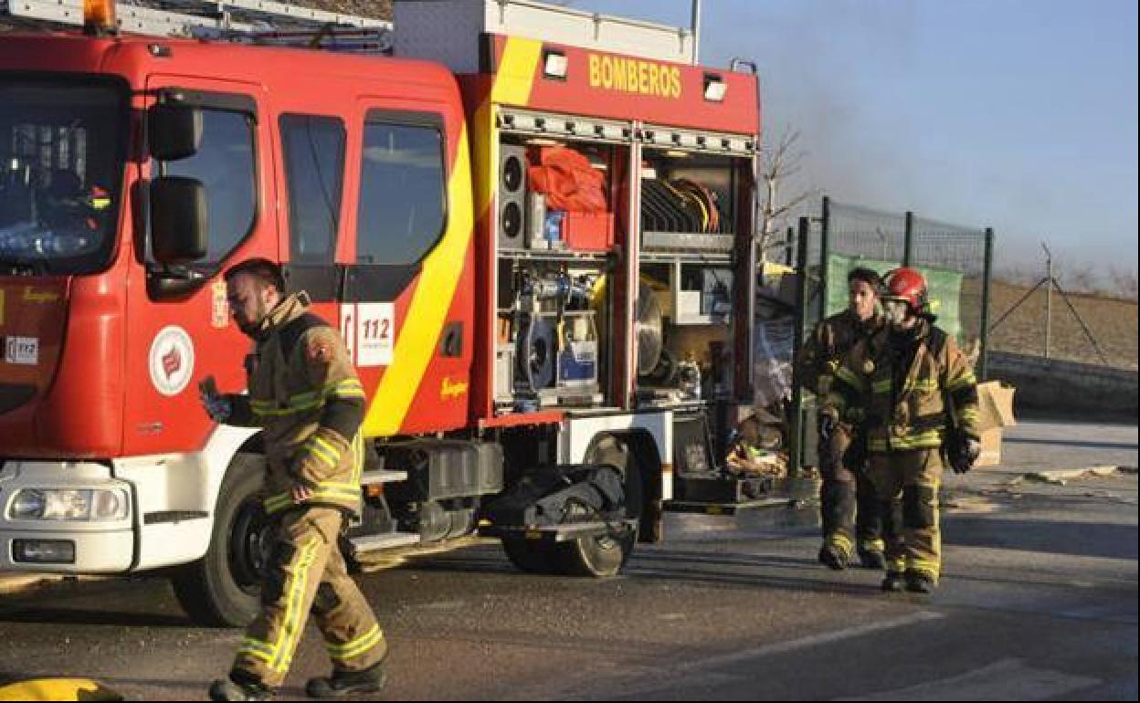 Dos evacuados al hospital por el incendio de una vivienda en Baza