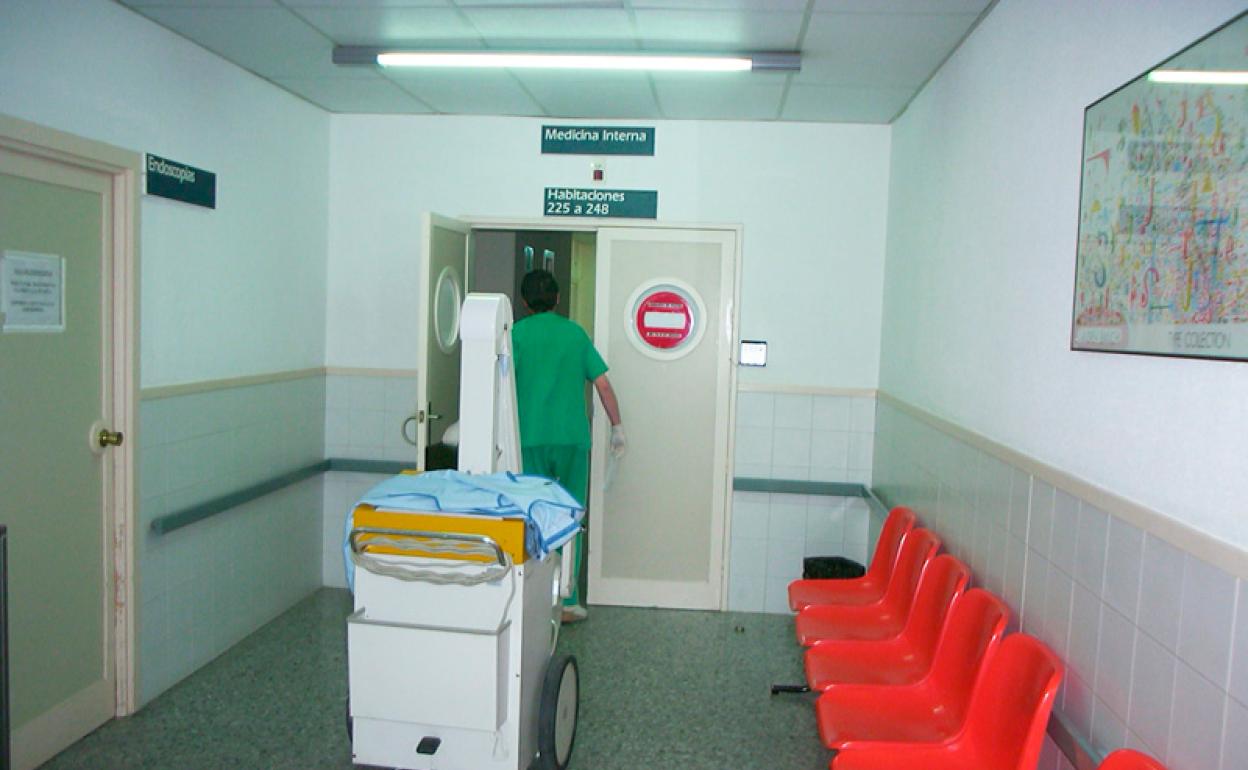 Entrada al área de medicina interna del Hospital de Baza 
