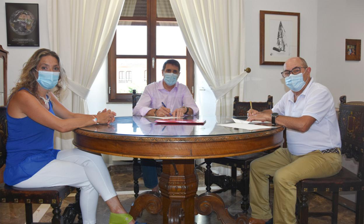 Mariana Palma, Pedro Fernández y Agustin Meca 