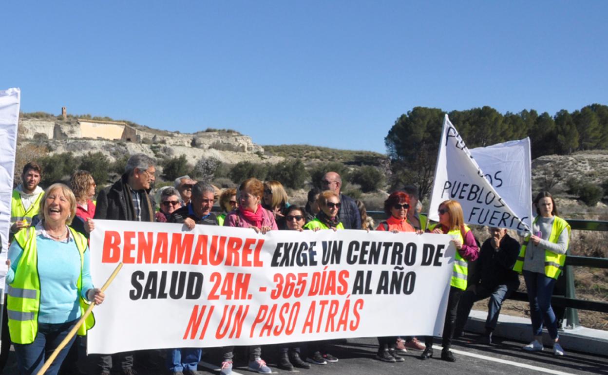 Reivindicando las urgencias durante la apertura del puente sobre el río de Baza 