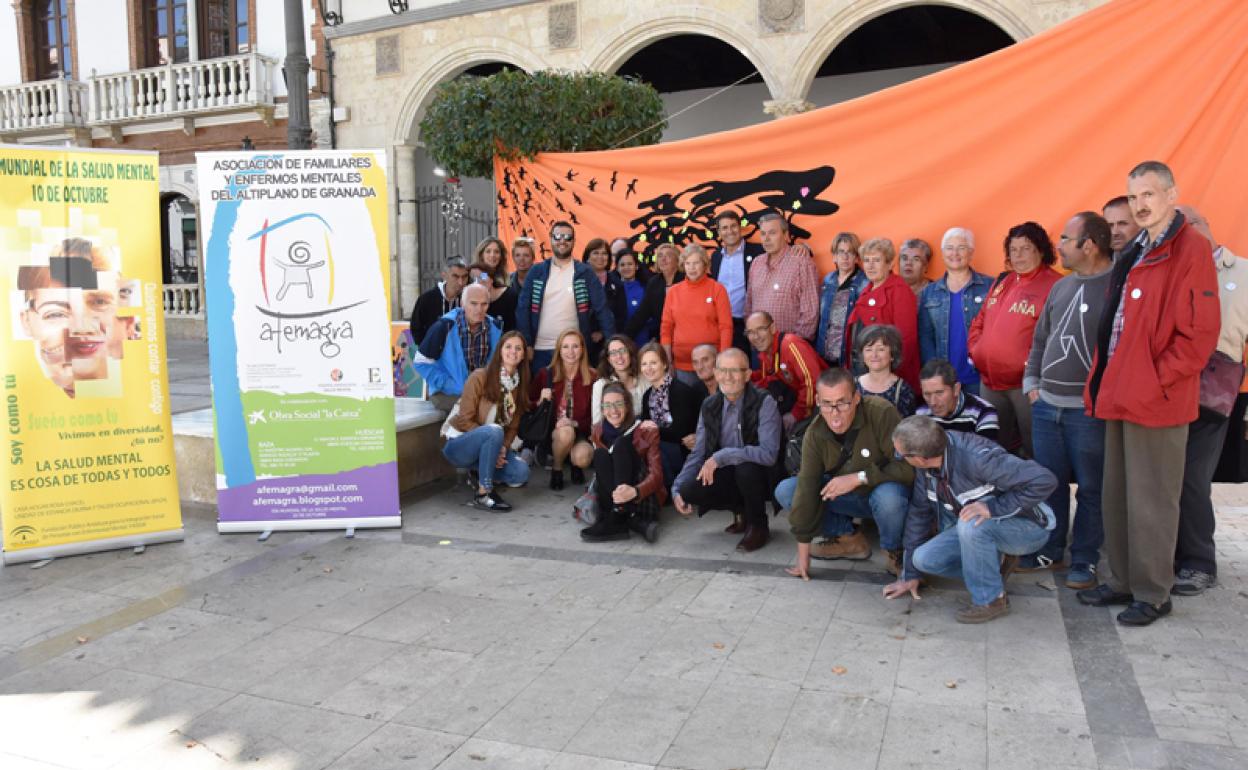 Integrantes de las asociaciones FAISEM y AFEMAGRA 
