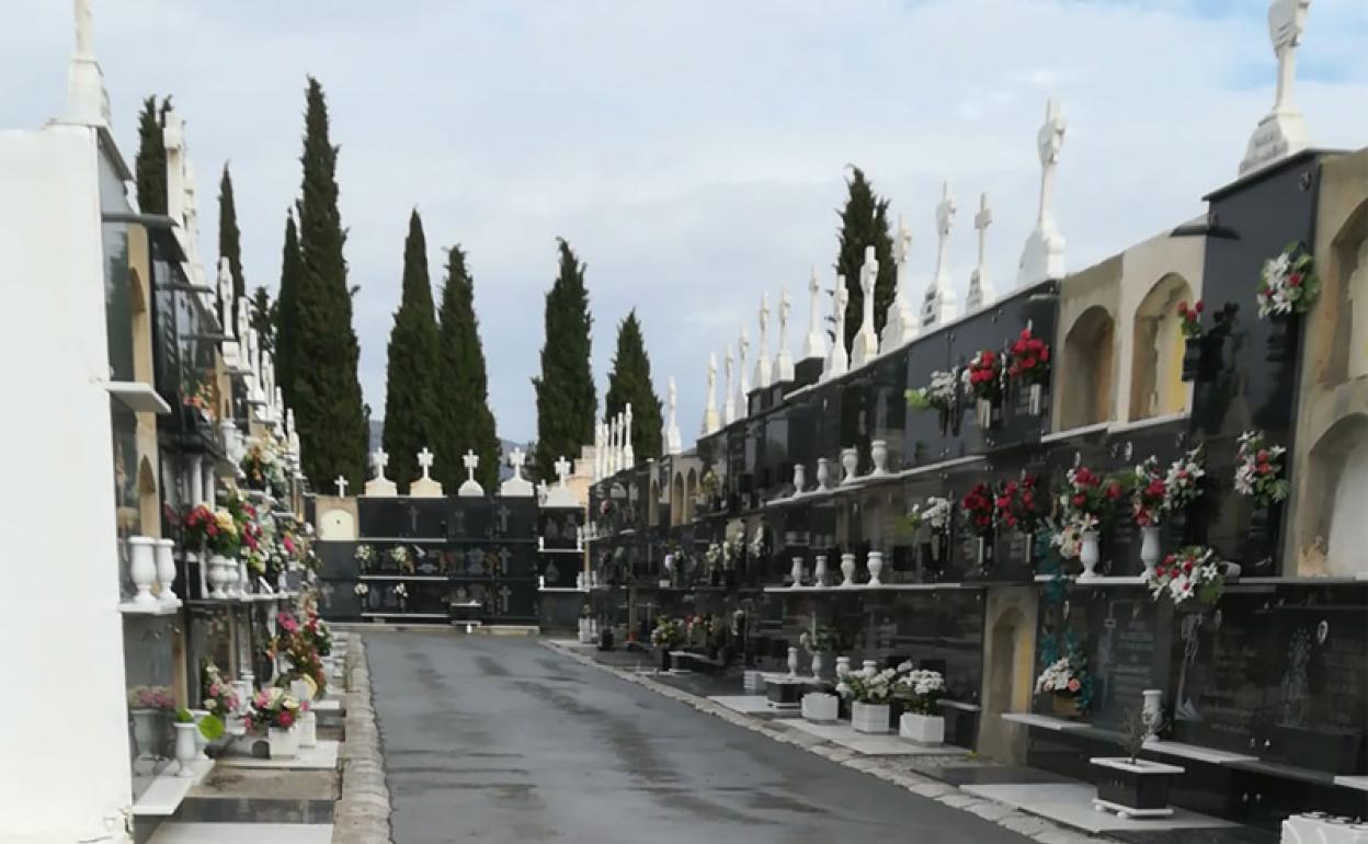 El cementerio de Baza ampliará su horario para facilitar una asistencia escalada