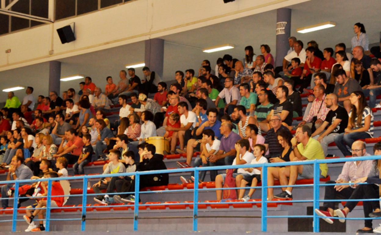 La afición local no pudo arropar a su equipo al jugarse a puerta cerrada 