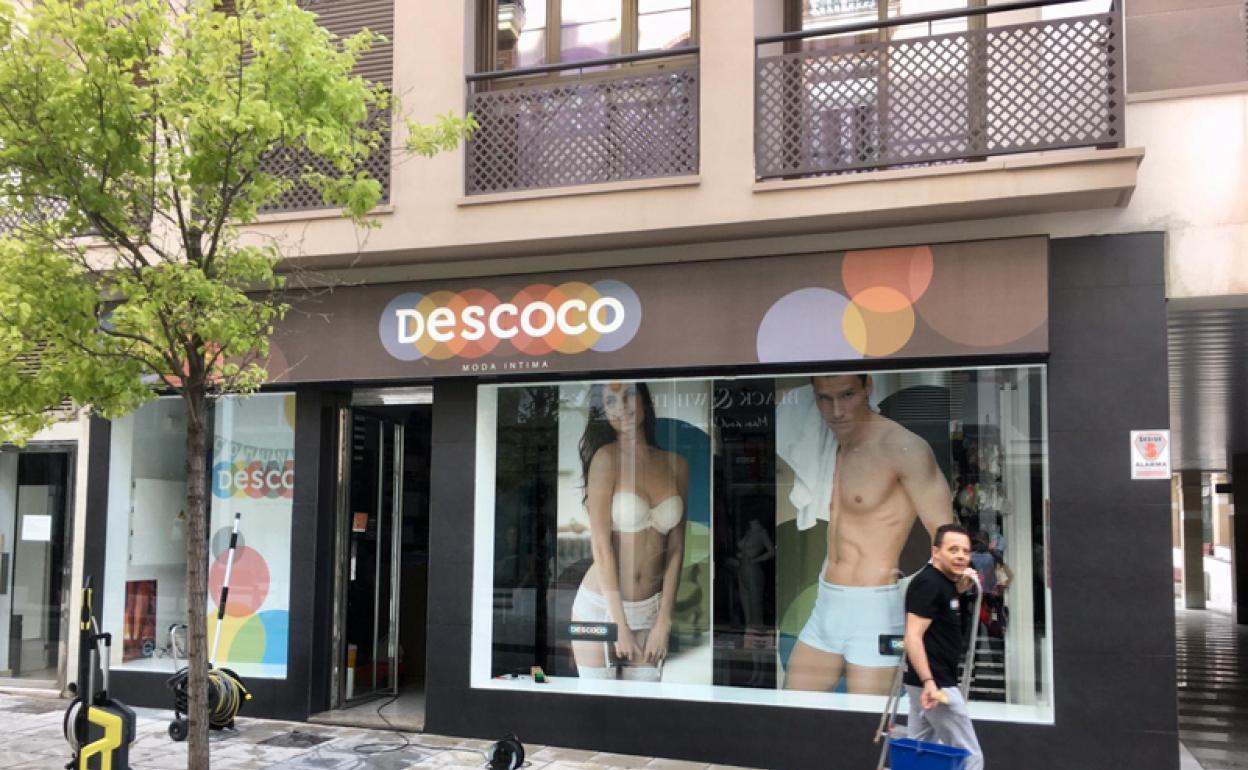 Los comercios de Baza preparados para abrir desde primera hora
