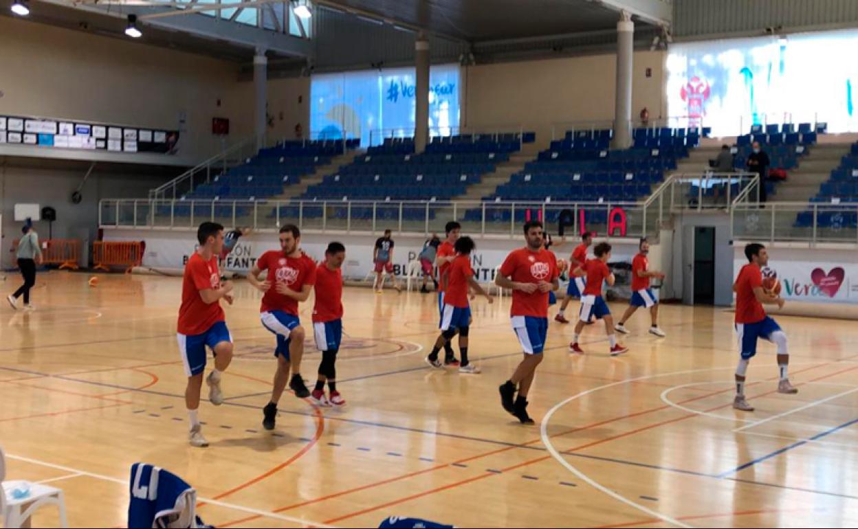 El equipo bastetano en el Pabellón Blas Infante de Vera