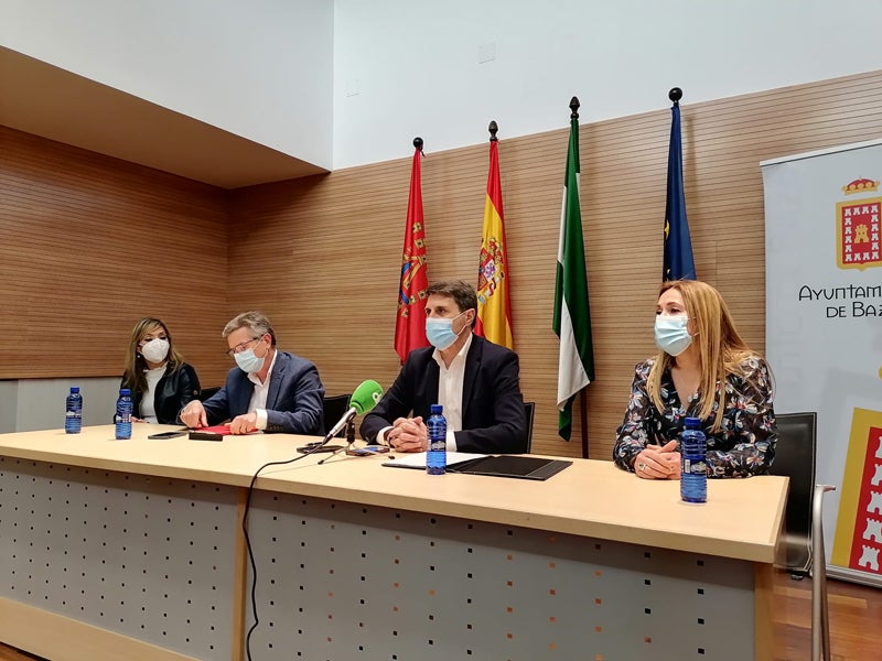 Pedro Fernández en su última rueda de prensa como alcalde de Baza