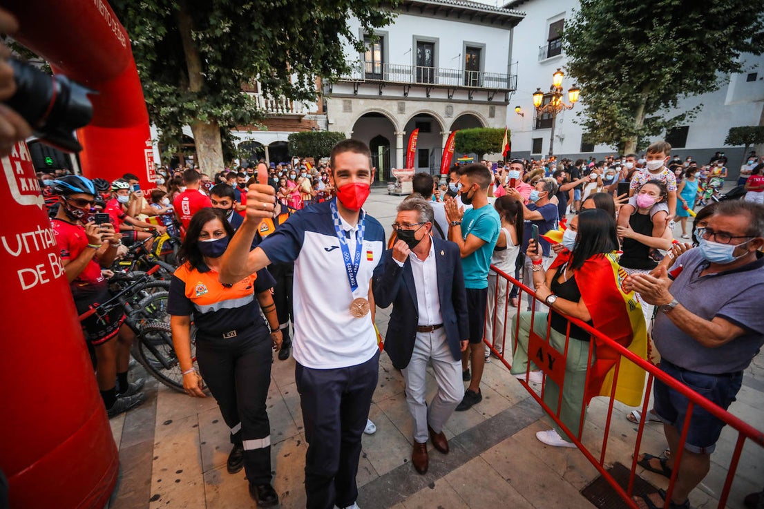 Fotos: Baza se vuelca para recibir al medallista olímpico David Valero