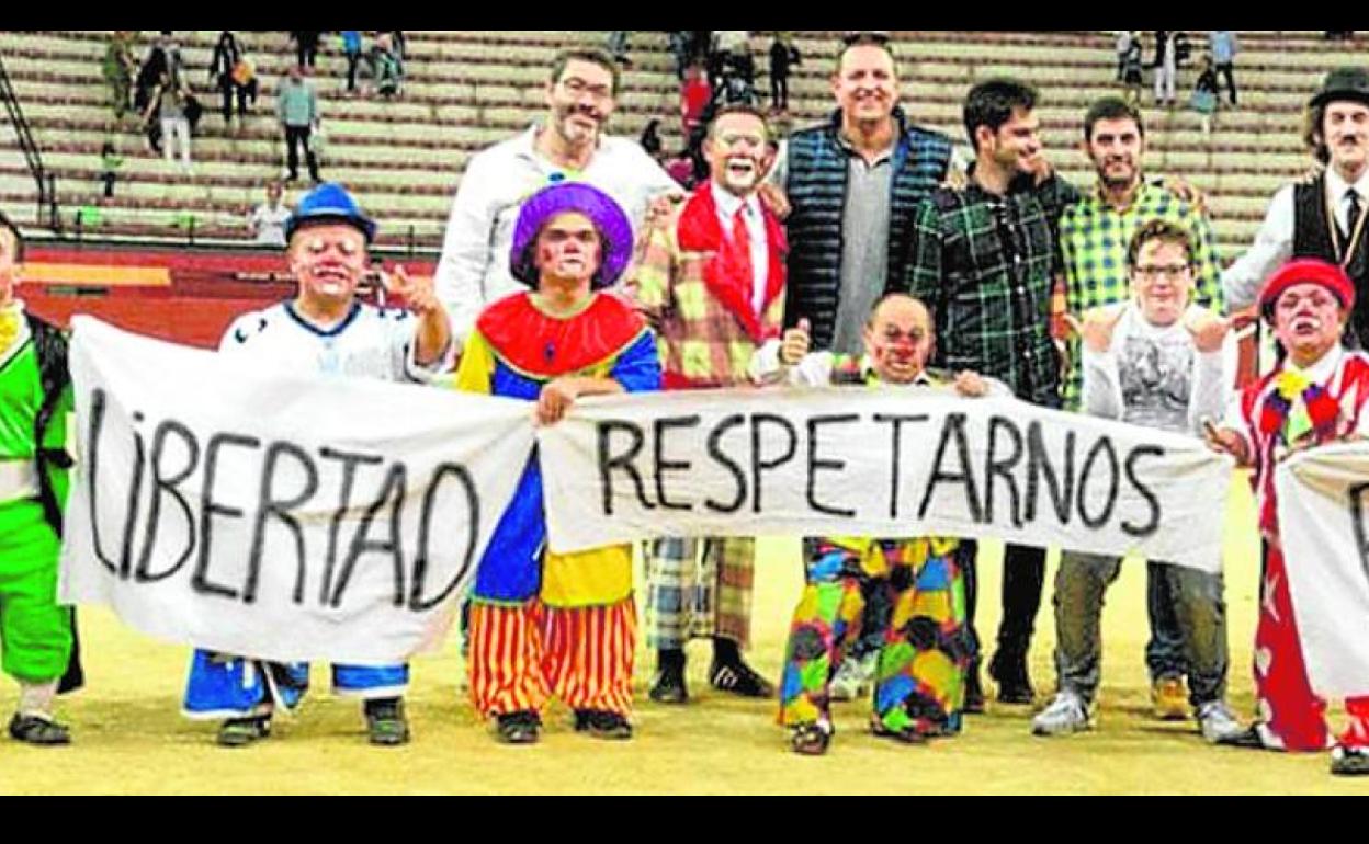 El 'Bombero Torero' llega al ruedo de Baza envuelto en la polémica