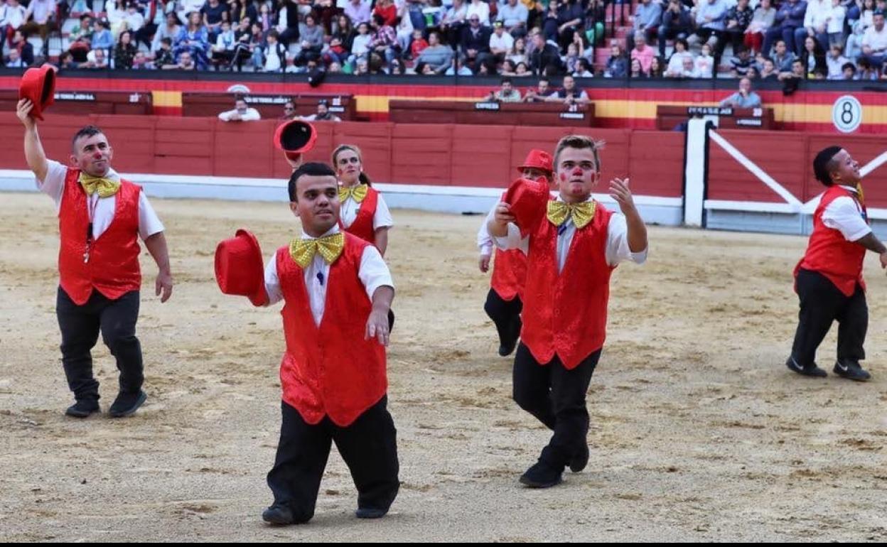 Polémica con el 'bombero torero' | Suspendido por «presiones» el espectáculo cómico taurino previsto celebrar en Baza el próximo domingo