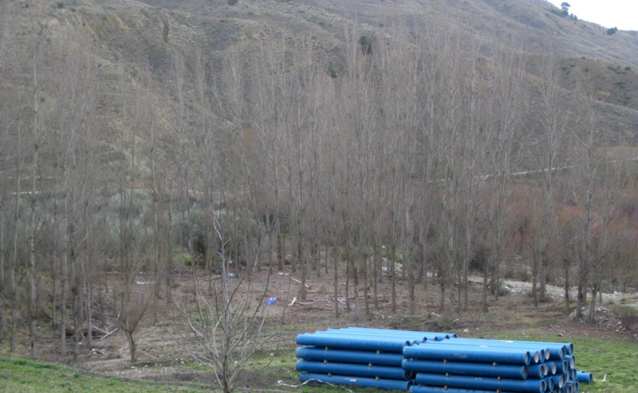 Tubos en la inmediaciones del pantano del Portillo 