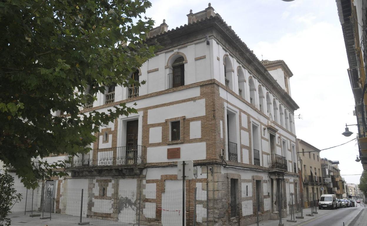 Fachada del Palacio de los Marqueses de Cadimo. 