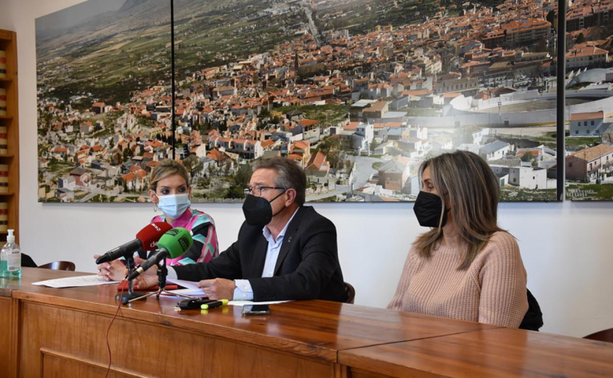 Rueda de prensa del Alcalde de Baza para explicar la situación
