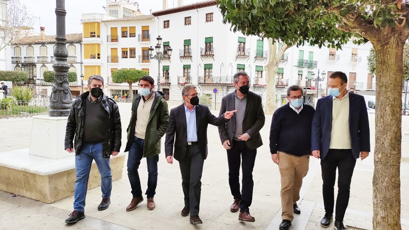 Juan Espadas visita Baza para reunirse con los regantes y diversos colectivos