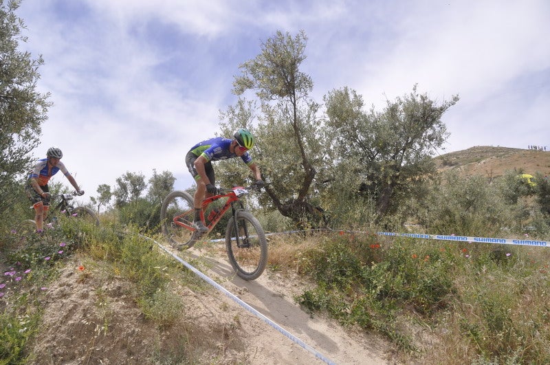 El ciclista bastetano que ganó el bronce en Tokio 2020 se luce en casa.