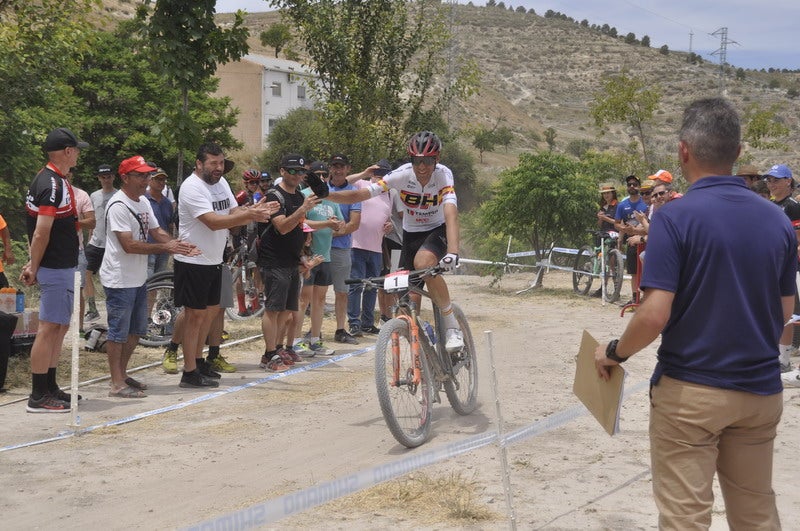 El ciclista bastetano que ganó el bronce en Tokio 2020 se luce en casa.
