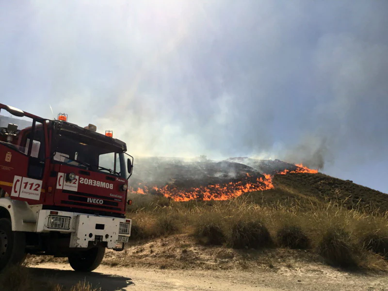 Los bomberos de Baza alertan del riesgo de incendios por el abandono de parcelas agrícolas 