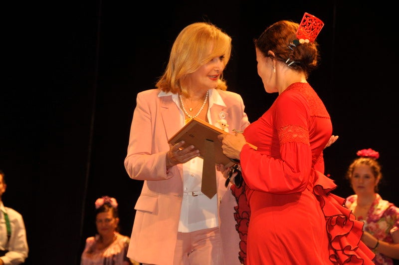 Una exhibición de sevillanas o el homenaje a título póstumo a Antonio Muñoz Jaunenes componen el acto.