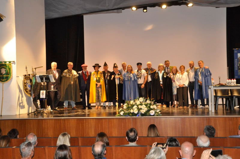 Una exhibición de sevillanas o el homenaje a título póstumo a Antonio Muñoz Jaunenes componen el acto.