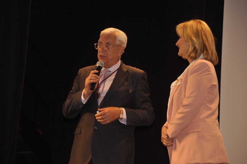 Una exhibición de sevillanas o el homenaje a título póstumo a Antonio Muñoz Jaunenes componen el acto.