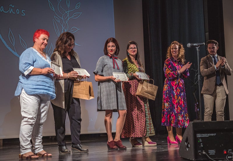 Las expertas particioantes en la gala junto a Noelia Sánchez y Ramón Martinez 