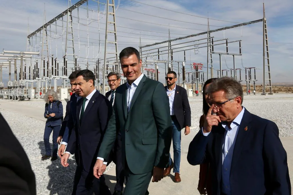 el presidente del Gobierno de España, Pedro Sánchez y el presidente de la Junta de Andalucía, Juanma Moreno, han inaugurado la subestación eléctrica de Baza. 
