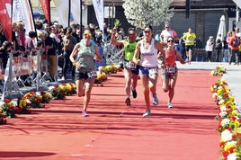 Llegada a una meta con mucho colorido