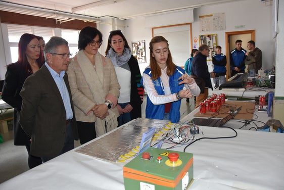 El IES José de Mora muestra las profesiones del futuro en la X Semana de la Ciencia