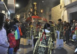 El Señor de Santiago por la calle Manuel de Góngora