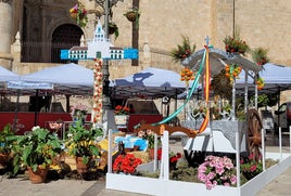 Cruz de la Hermandad de la Virgen del Rocío de Baza, en la Plaza Mayor