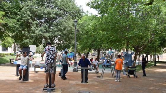 El Parque de La Alameda estrena 28 aparatos para fomentar la actividad física