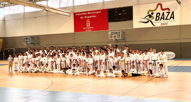 La familia del Taekwondo Baza, homenajea a Rafa Cáliz Gómez