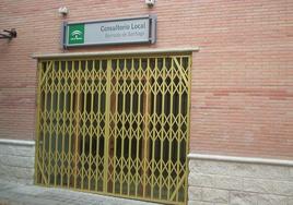 El consultorio medico del barrio de Santiago cerrado temporalmentre