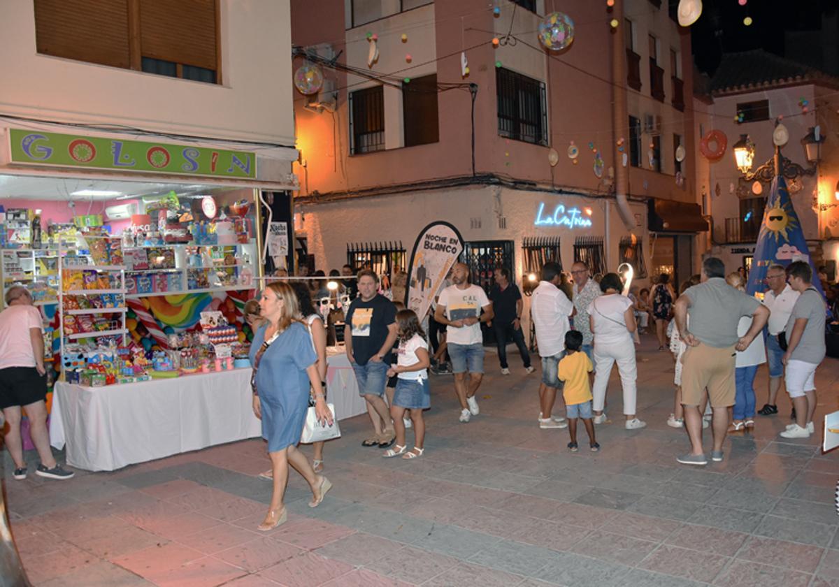 Buen ambiente en la Noche en Blanco de Baza