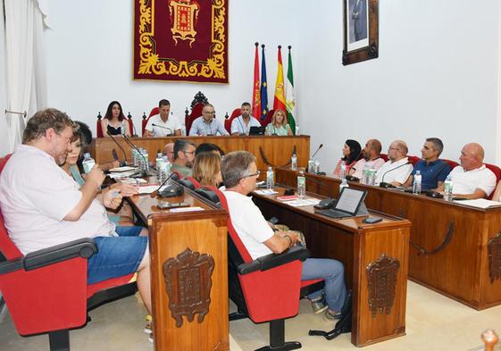 A la derecha de la foto el concejal Rafa Azor ya integrado en el equipo de gobierno del PP