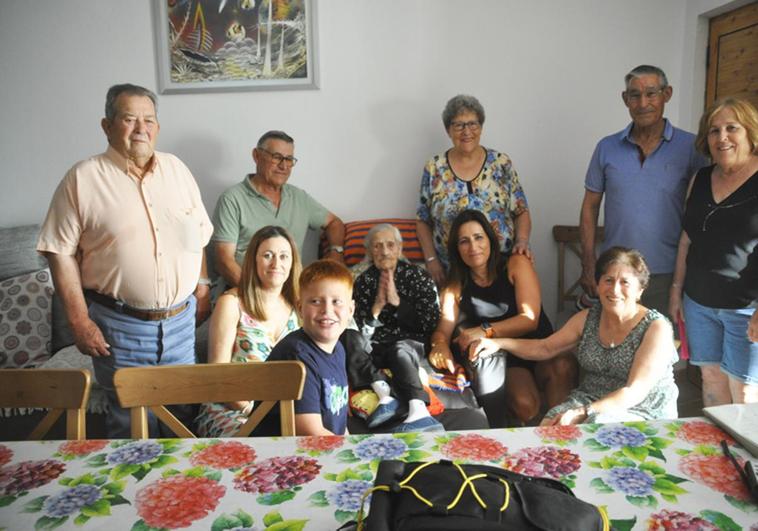 Maria Ángeles Gómez, 107 años de mucho trabajo y buen humor