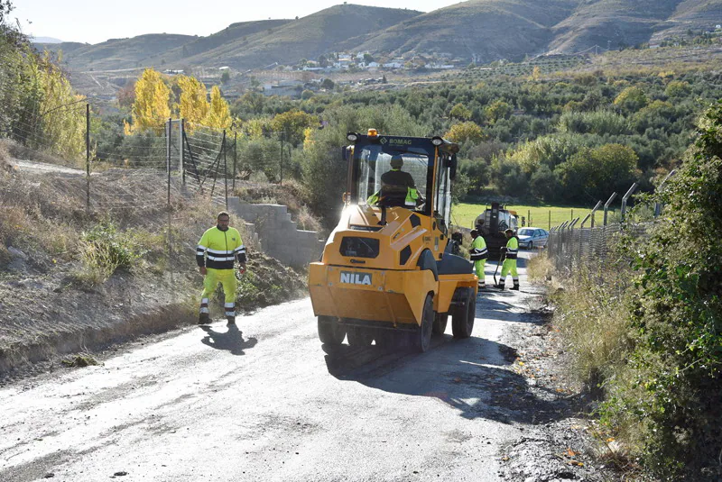 El Ayuntamiento asfalta y repara algunos caminos rurales