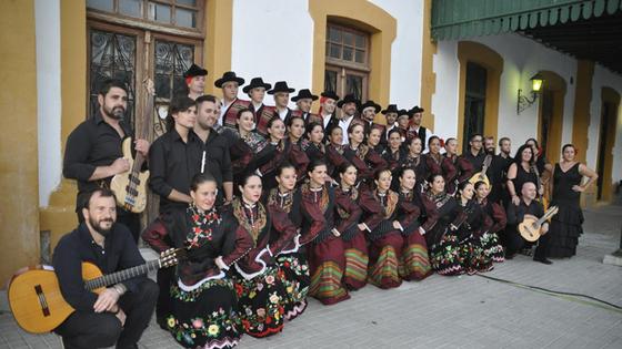 El Grupo Municipal de Coros y Danzas realiza hoy un viaje folclórico por Andalucía