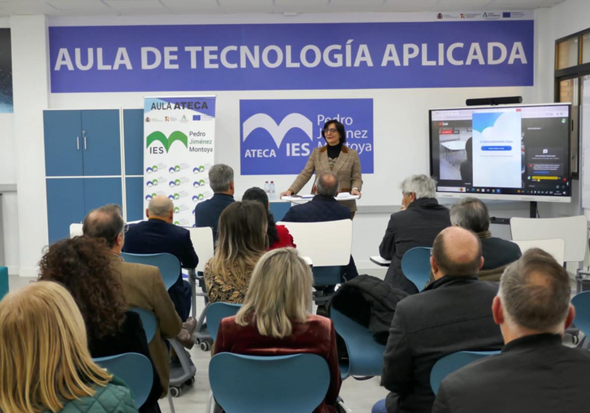 Maria José Martín en el IES Pedro Jiménez Montoya de Baza