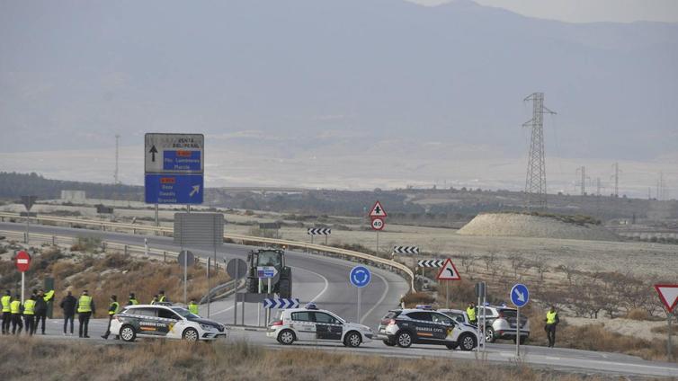 «¡Abrid paso a una mujer embarazada»!