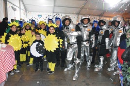 El Grupo Interestelar ganador del concurso de disfraces en su categoria