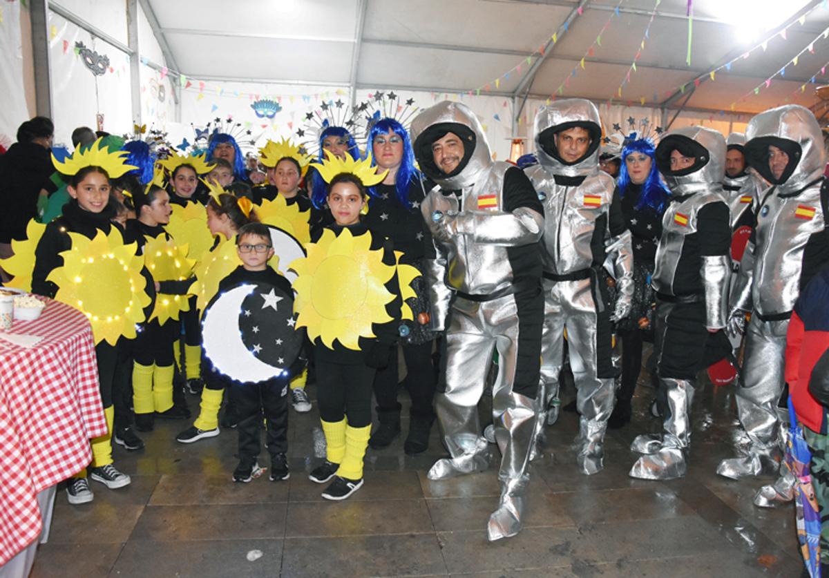 El Grupo Interestelar ganador del concurso de disfraces en su categoria