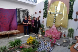 Cruz de mayo en un rincón de Baza en una edición anterior