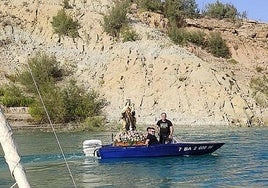 La imagen de la Virgen del Carmen en el embalse del Negratín