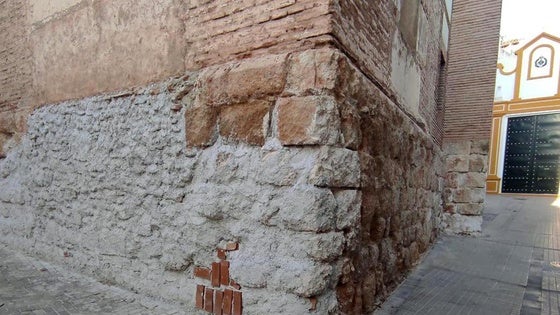 El Ayuntamiento de Baza paraliza las obras en la fachada de la iglesia de San Juan