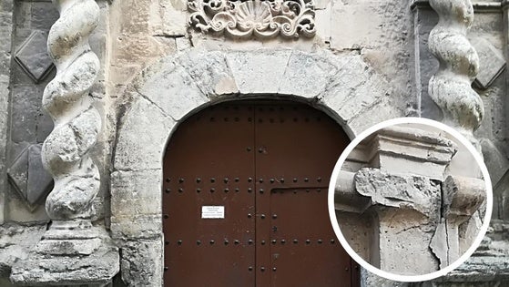 La fachada de la Iglesia de los Dolores de Baza se deshace sin que nadie trate de evitarlo