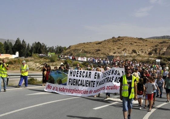 Manifestación en el manantial de Fuencaliente