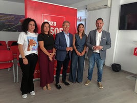 Olga Manzano, junto a alcaldes socialistas de la Comarca de Baza
