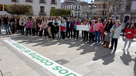 La Junta Local de la AECC de Baza conmemora el Día Mundial Contra el Cáncer