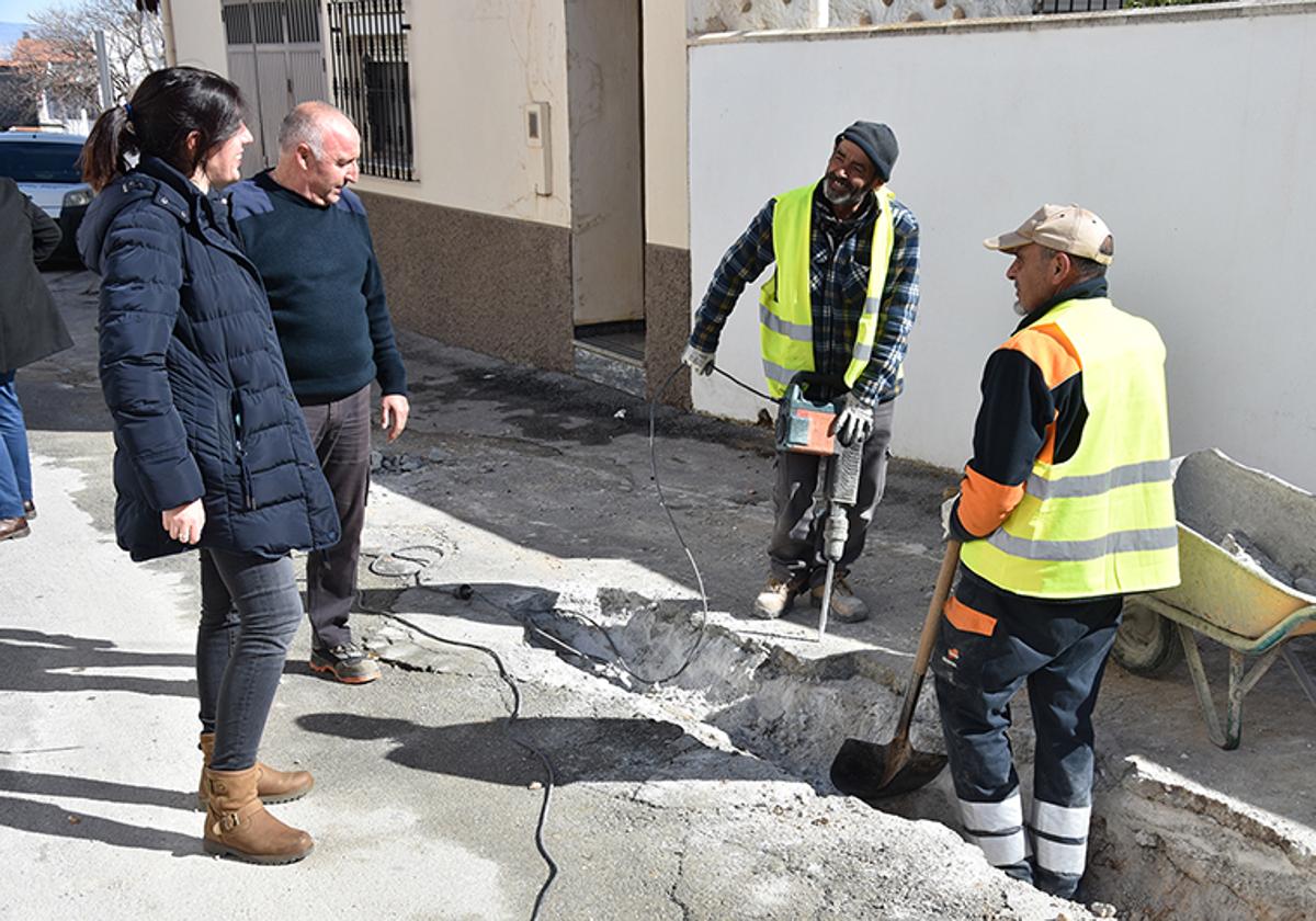 La concejal de urbanismo, visitando una de las obras ya en marcha