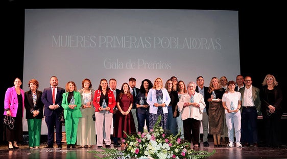 Foto familia de todas las premiadas